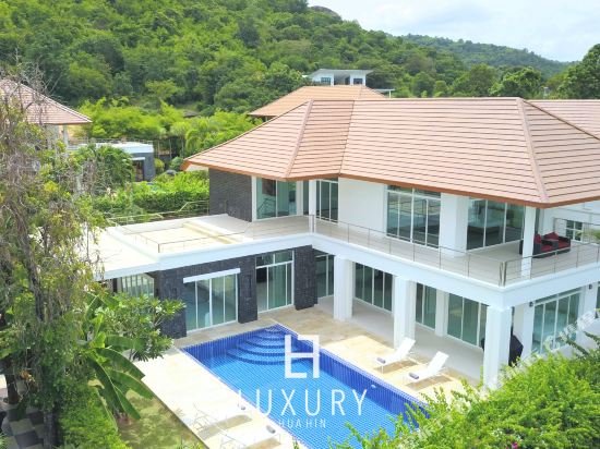 Modern Phu Montra 5 Bedroom Pool Villa (PMB3) — фото 1