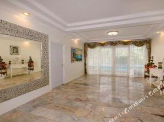 Тхаланг: You You Bangtao Beach 4Bedroom Villa