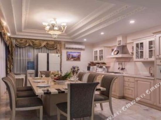 Тхаланг: You You Bangtao Beach 4Bedroom Villa
