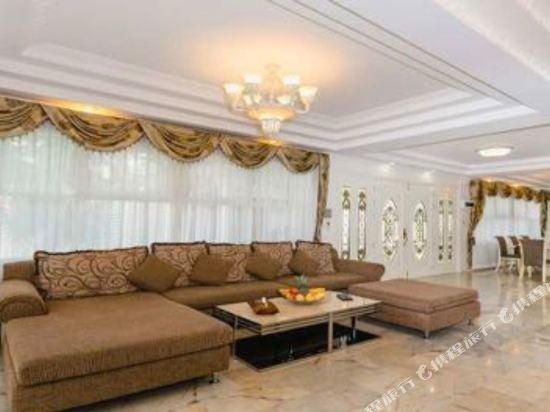 Тхаланг: You You Bangtao Beach 4Bedroom Villa