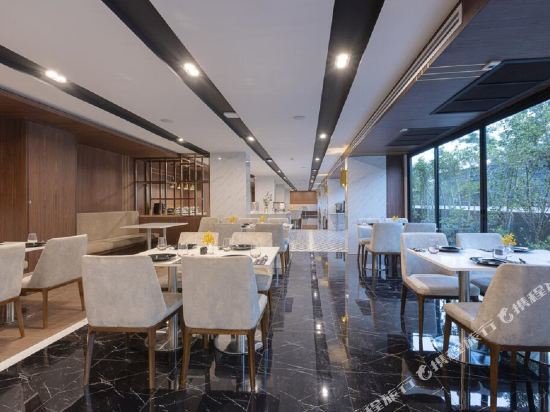 Тхаланг: Sea View Panora Surin by Holy Cow E102