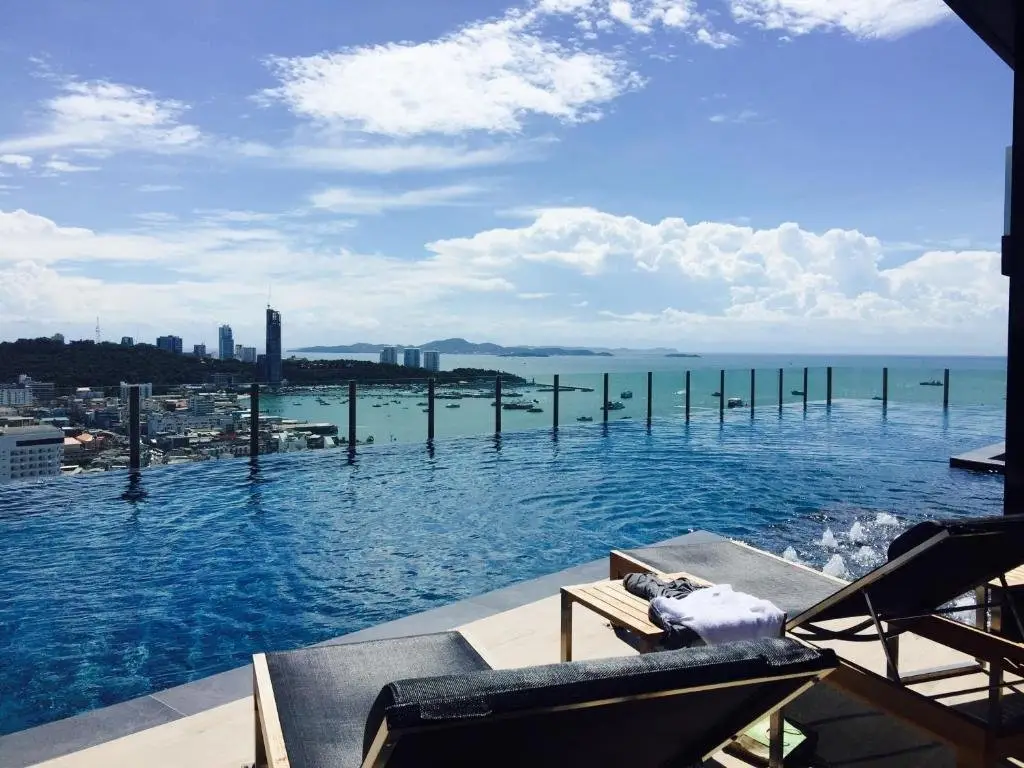 Паттайя: Pattaya Beach Sea View Rooftop Pool Resort