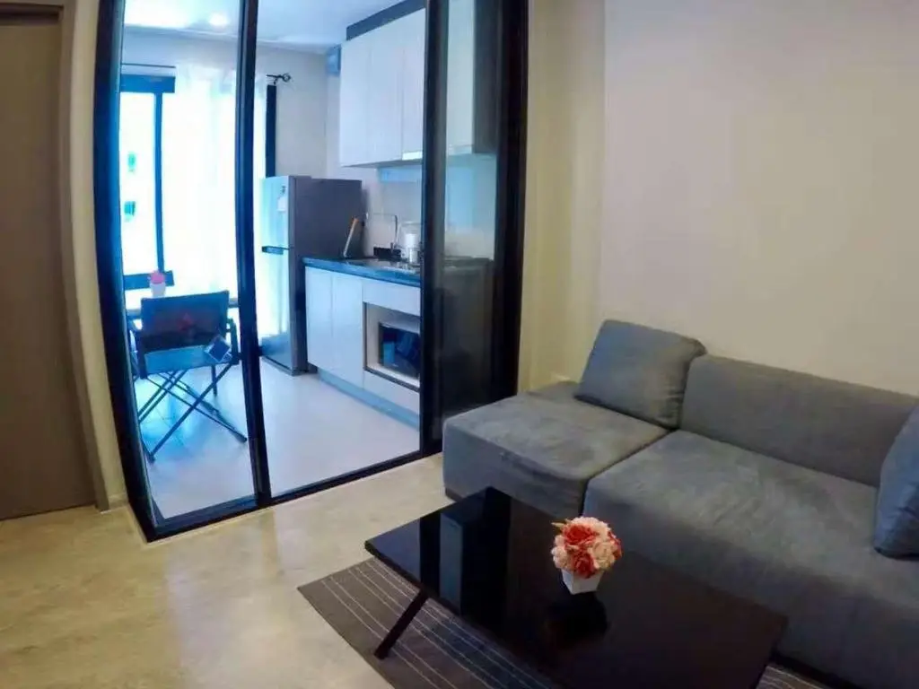 Паттайя: The Base Apartment by Coco
