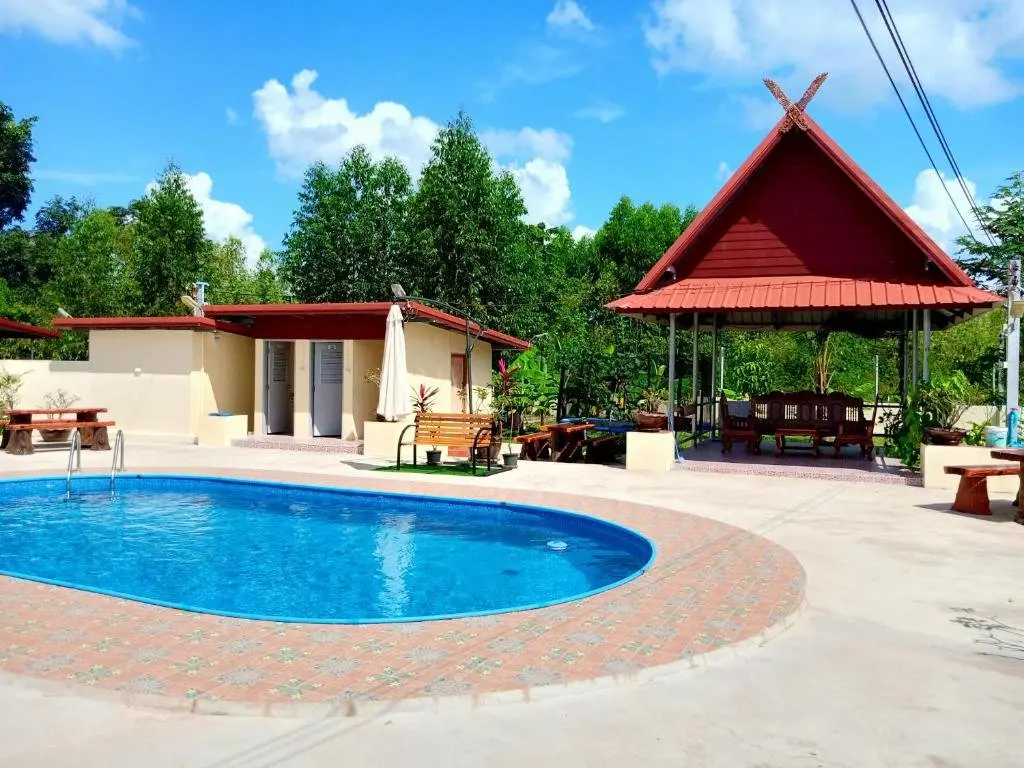 Бан-Мак-Хен: Private 2 Bedroom Villa With Swimming Pool Tropical Gardens Fast Wifi Smart Tv