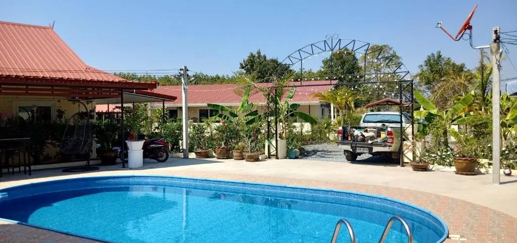 Бан-Мак-Хен: Private 2 Bedroom Villa With Swimming Pool Tropical Gardens Fast Wifi Smart Tv