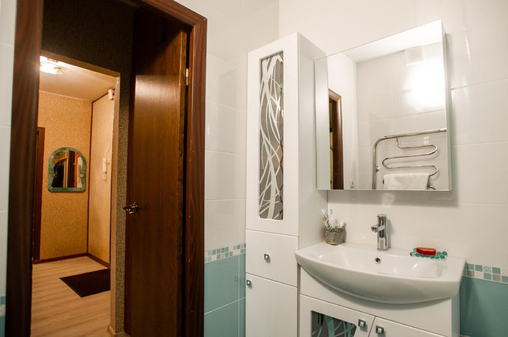 Cozy 2 Bedroom Apartment. 1 Min To Subway Station — фото 1