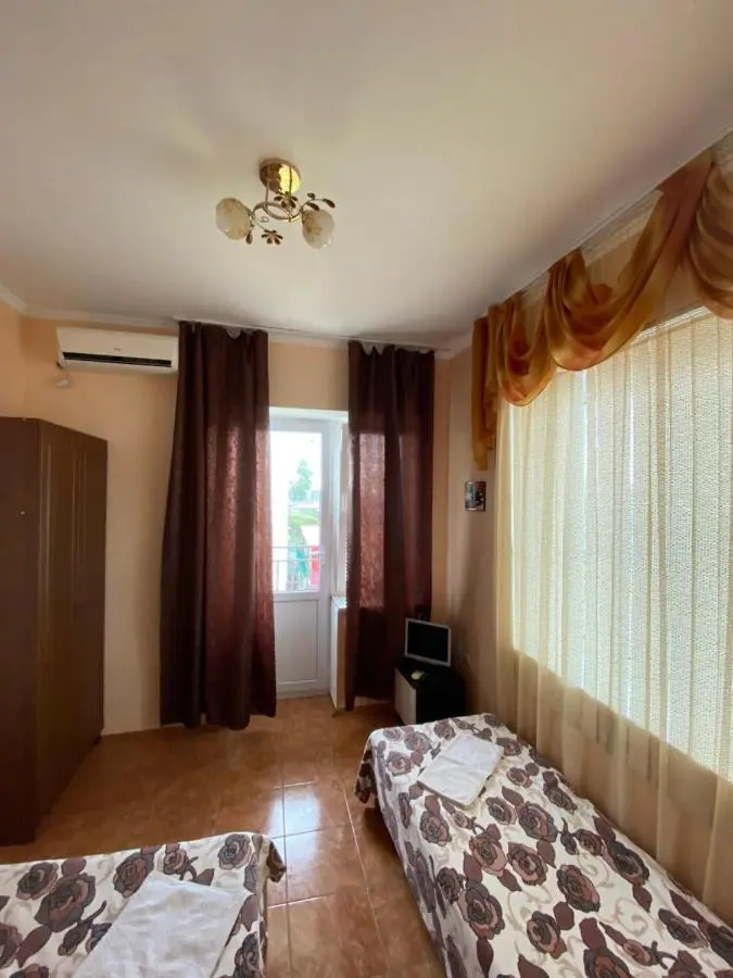 Лоо: Levyi Bereg Guest House