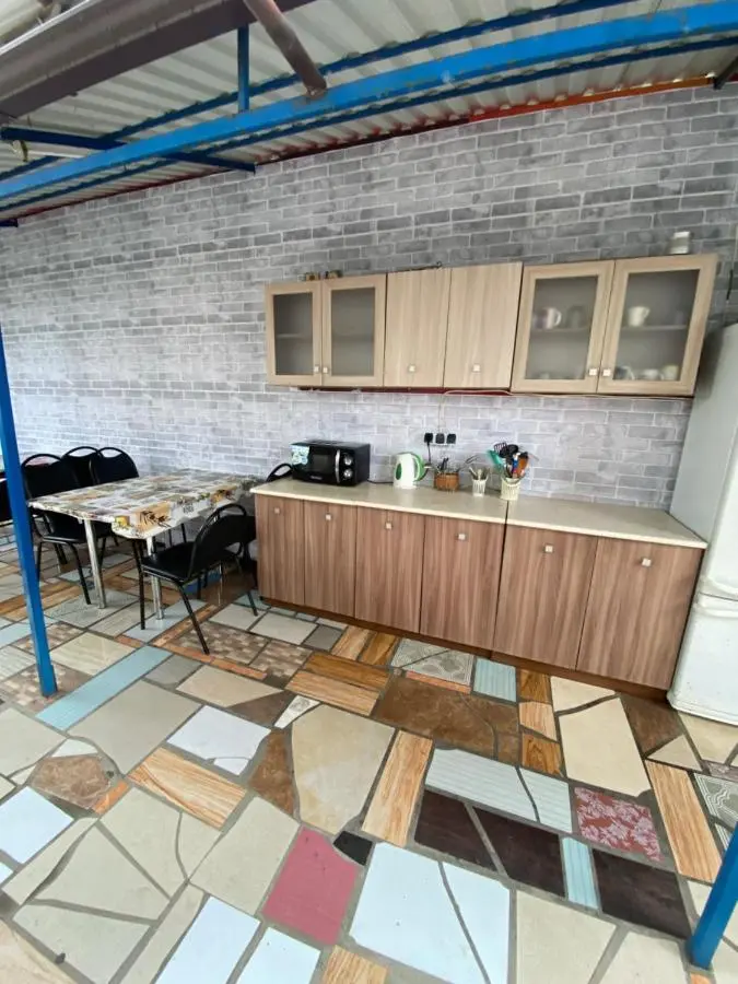 Лоо: Levyi Bereg Guest House