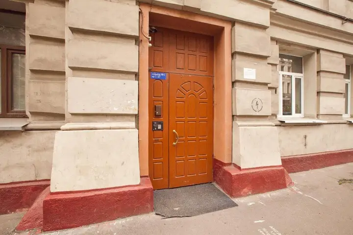 Москва: Меблированные комнаты Версаль на Брестской