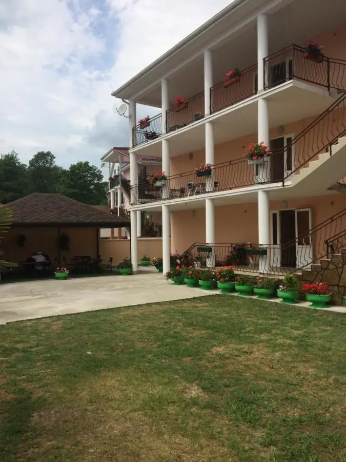 Сочи: Guest House Emiliya