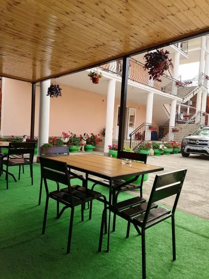 Сочи: Guest House Emiliya