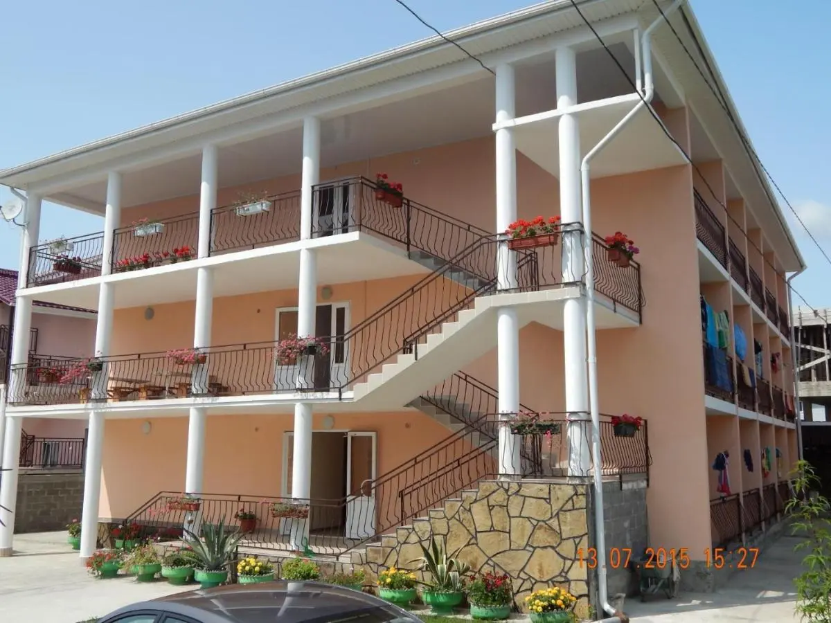 Сочи: Guest House Emiliya