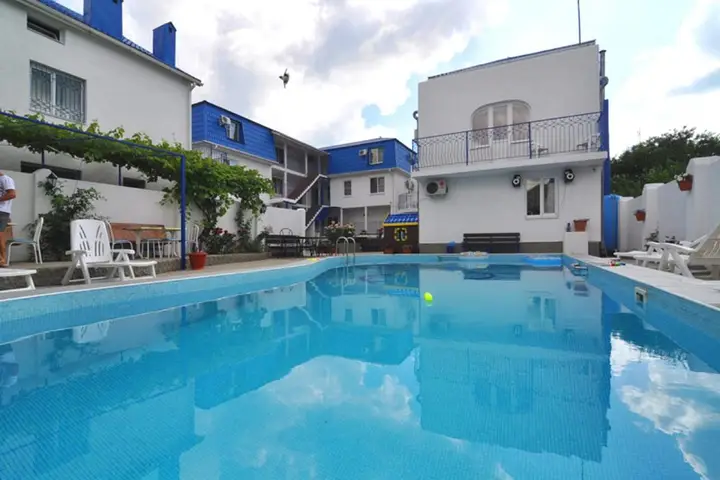 Витязево: Hotel Apriori