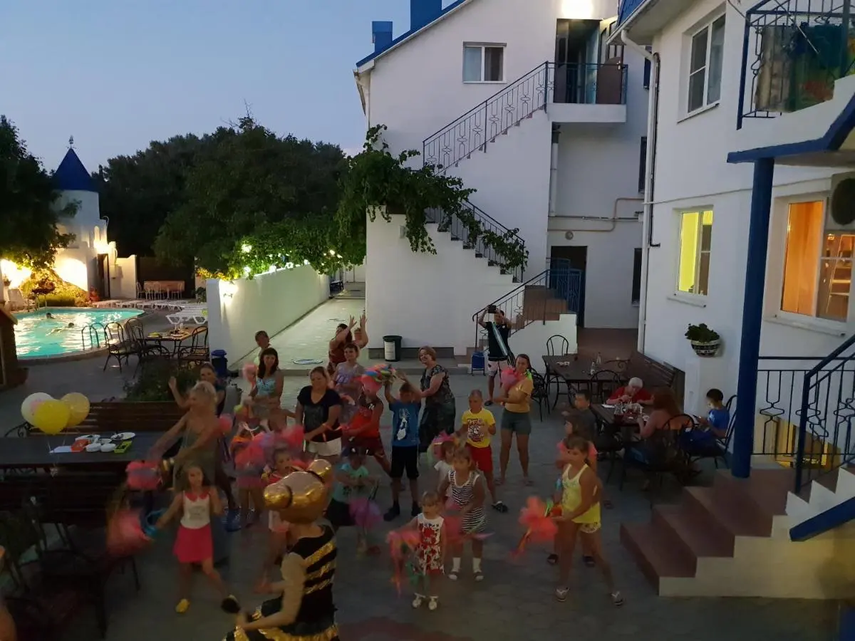 Витязево: Hotel Apriori