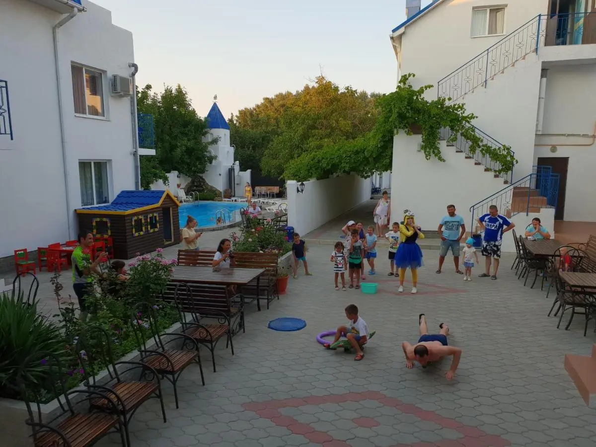 Витязево: Hotel Apriori