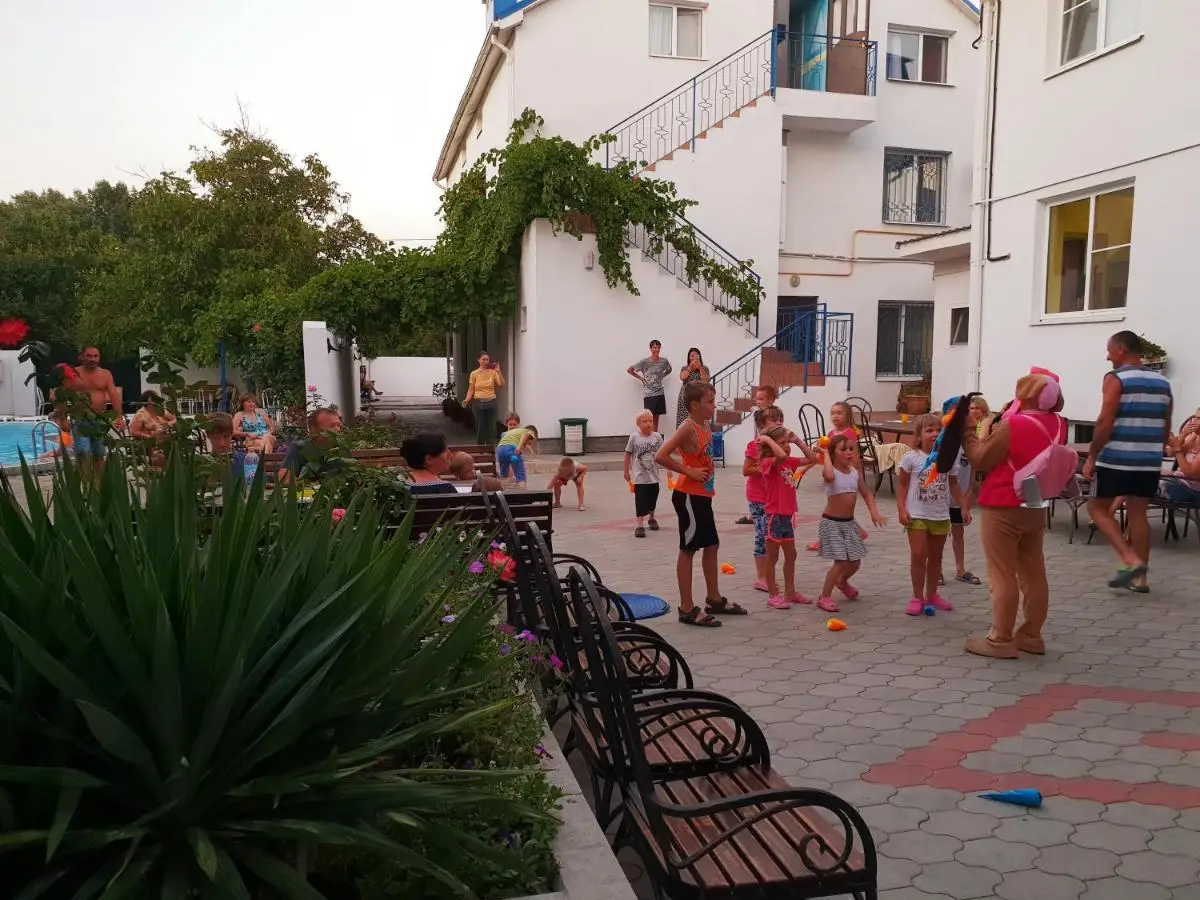 Витязево: Hotel Apriori