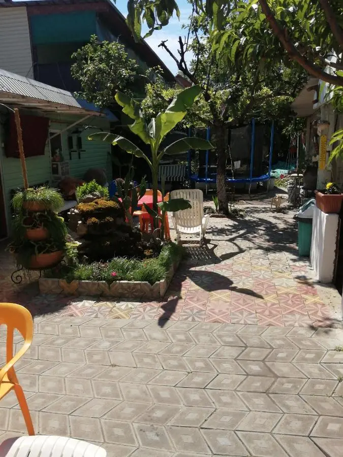 Витязево: Гостевой Дом "У Чёрного Моря"