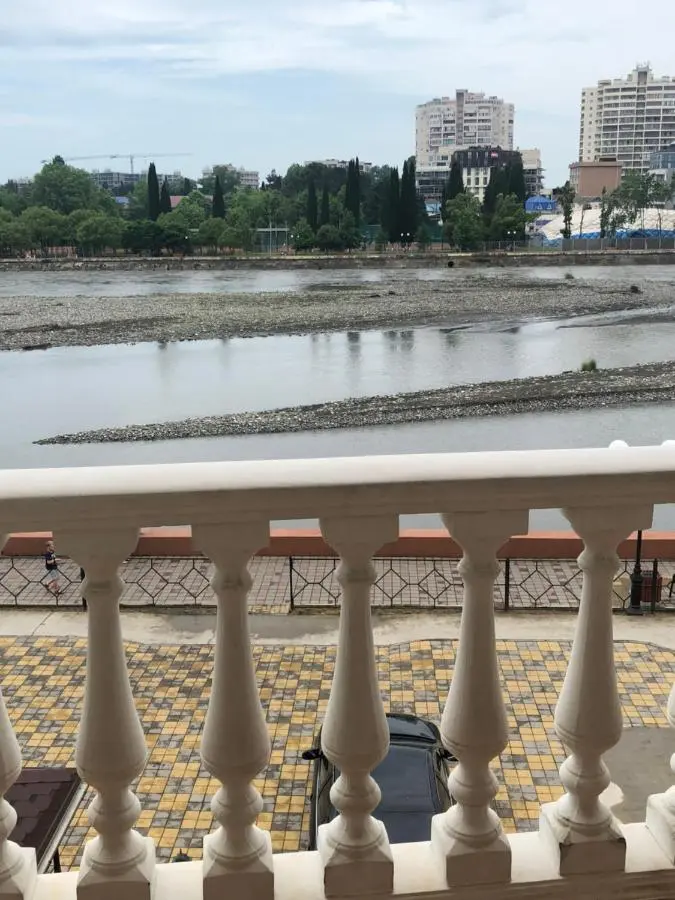 Красная Поляна: Гостевой дом "Море и река"