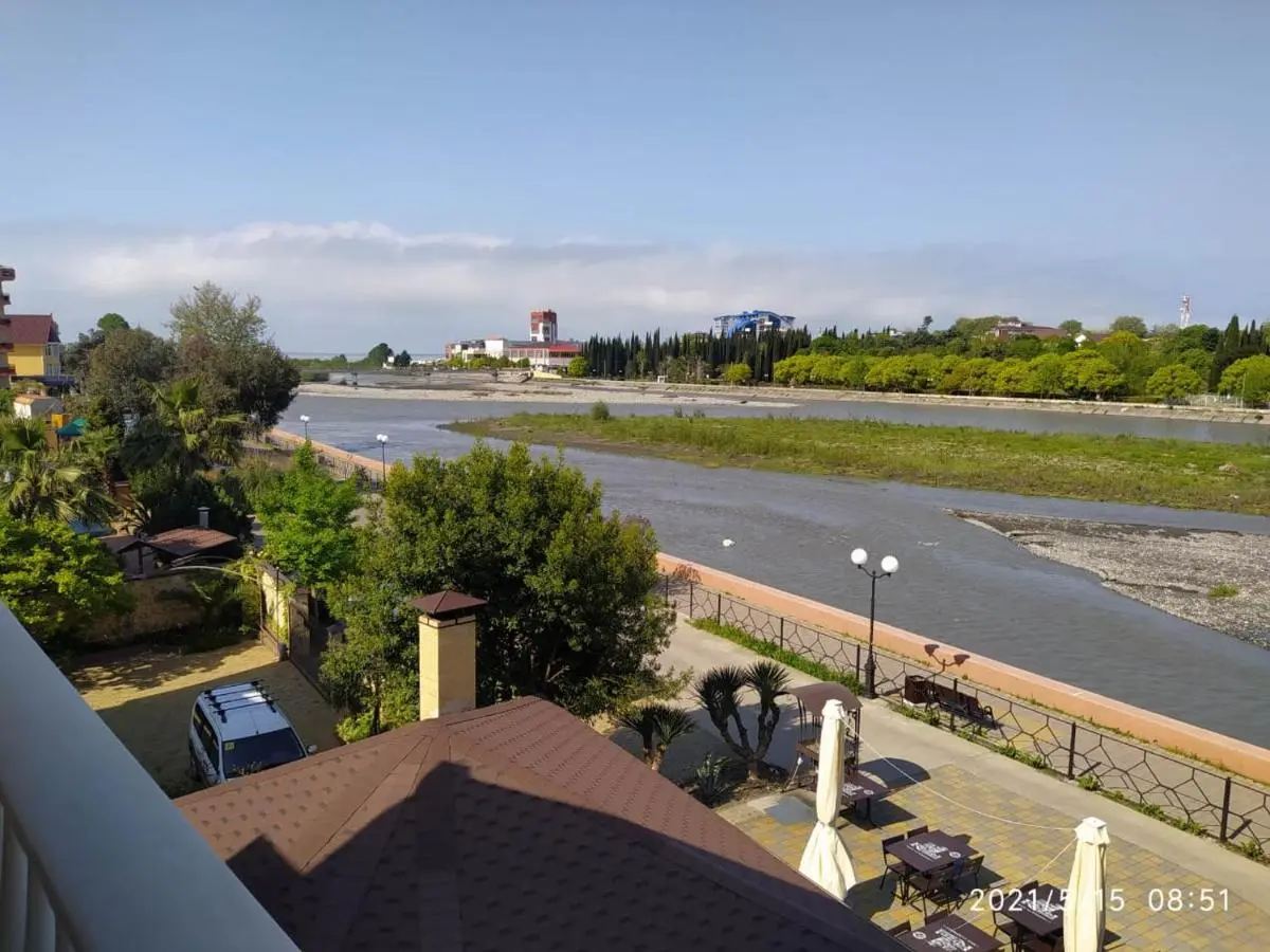 Красная Поляна: Гостевой дом "Море и река"
