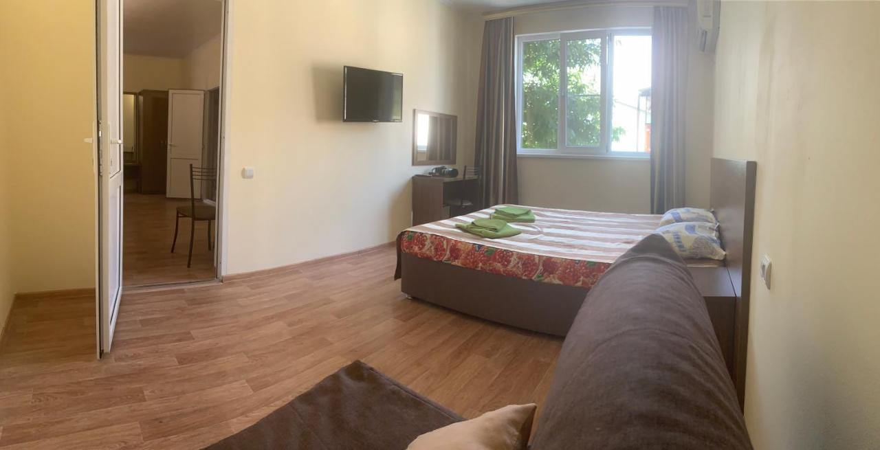 Витязево: Hotel Klim