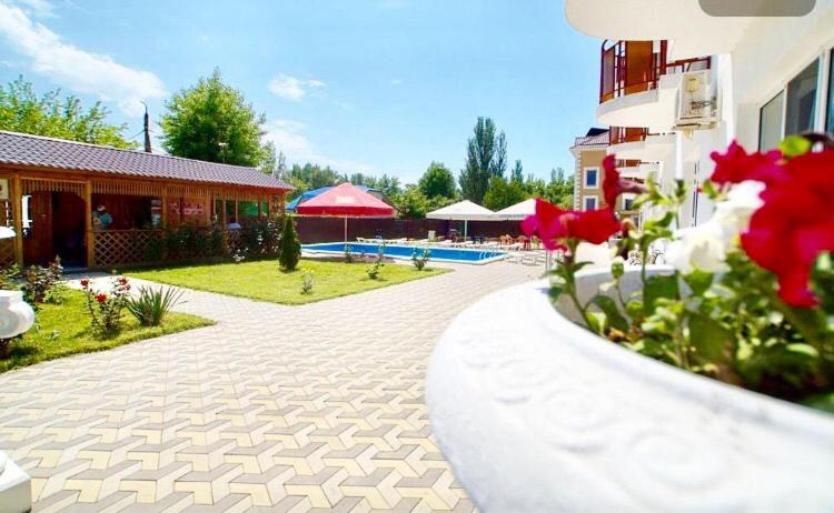 Витязево: More y Nas Guest House