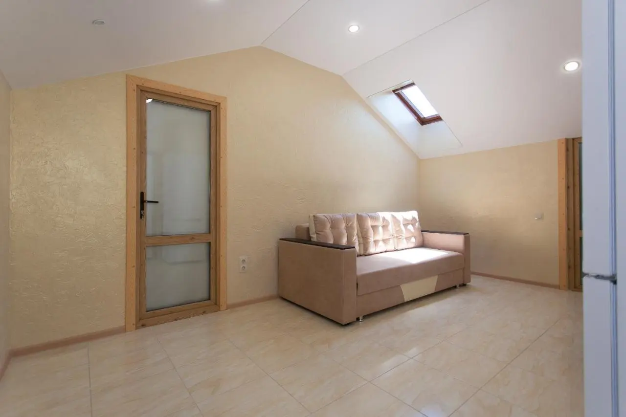 Витязево: MANSARDA Guest House