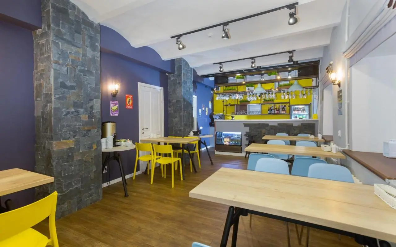 Санкт-Петербург: Oversize Piter Hotel