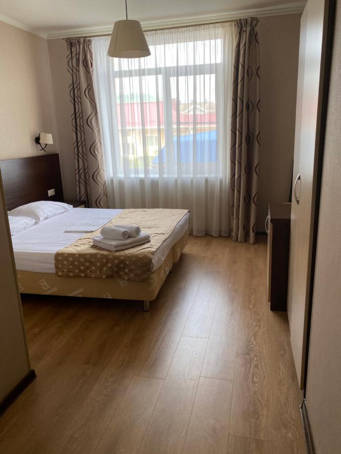 Витязево: Hotel on Astrakhanskaya