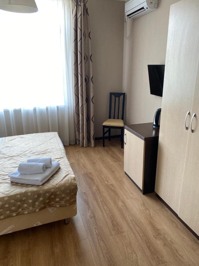 Витязево: Hotel on Astrakhanskaya