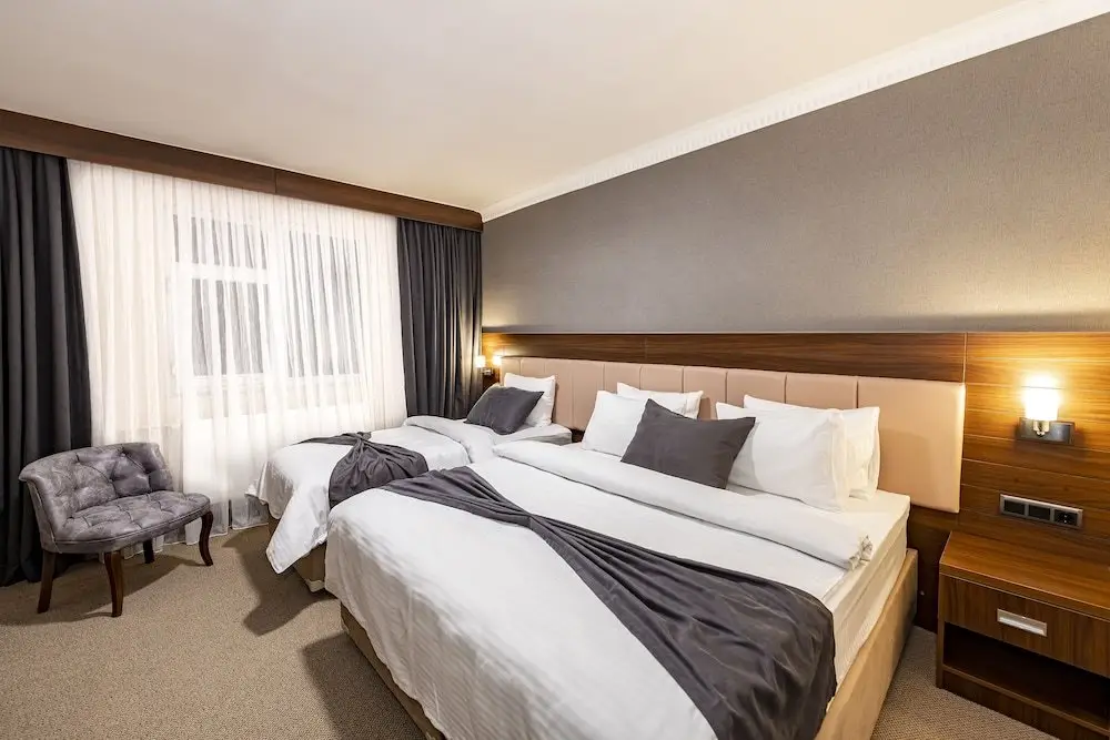 Sapran Deluxe Hotel — фото 1