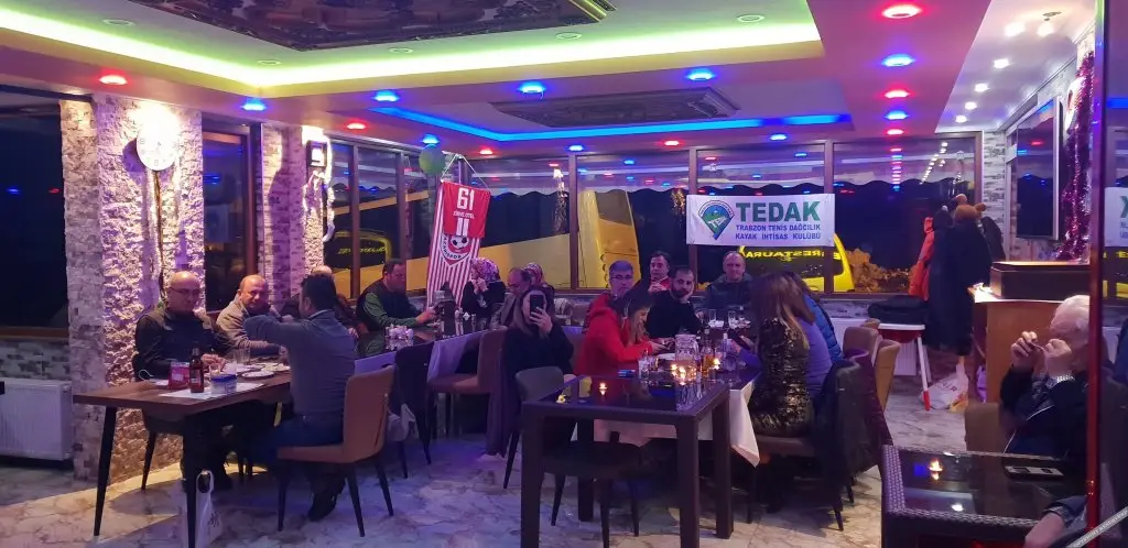 Сименли: Sisdagi Zirve Otel