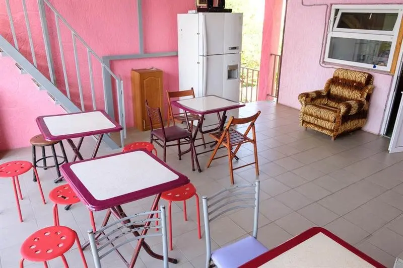 Витязево: Klyon Guest House