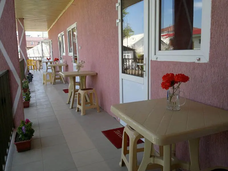 Витязево: Klyon Guest House
