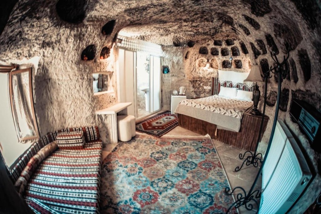 Emilys Cave Hotel — фото 1