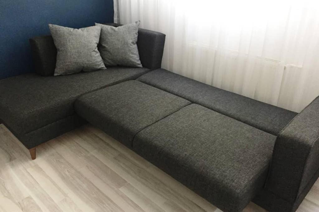 Стамбул: Small Istanbul Apartment Semi basement floor