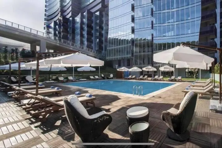 Стамбул: Deluxe Apartment with Shared Pool and Refreshing View in Maslak