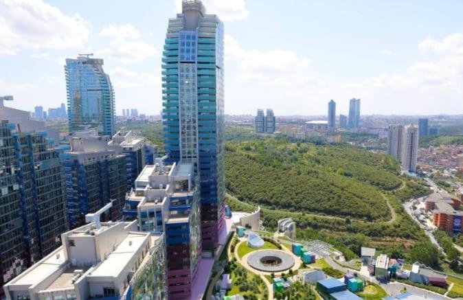 Стамбул: Deluxe Apartment with Shared Pool and Refreshing View in Maslak
