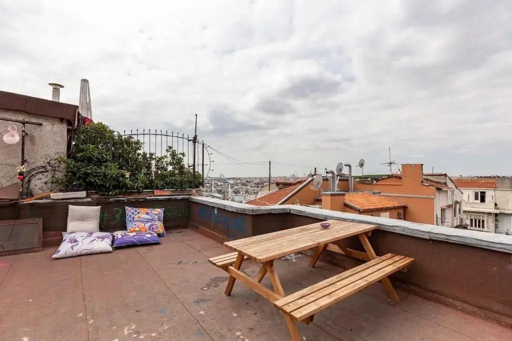 Стамбул: Renovated apartment at the heart of Istanbul with huge terrace
