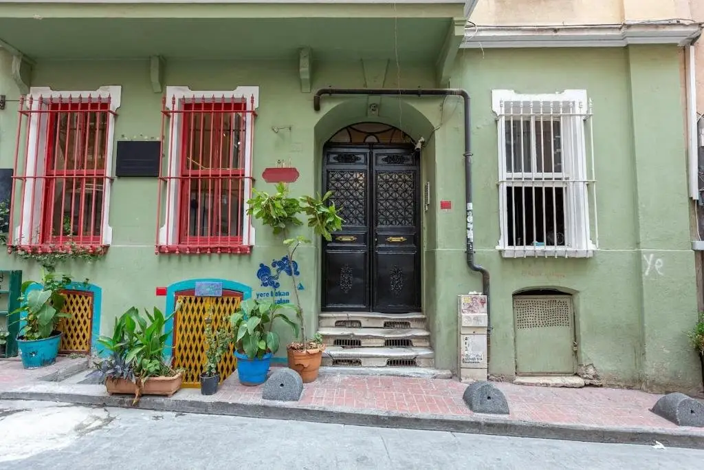 Стамбул: Renovated apartment at the heart of Istanbul with huge terrace