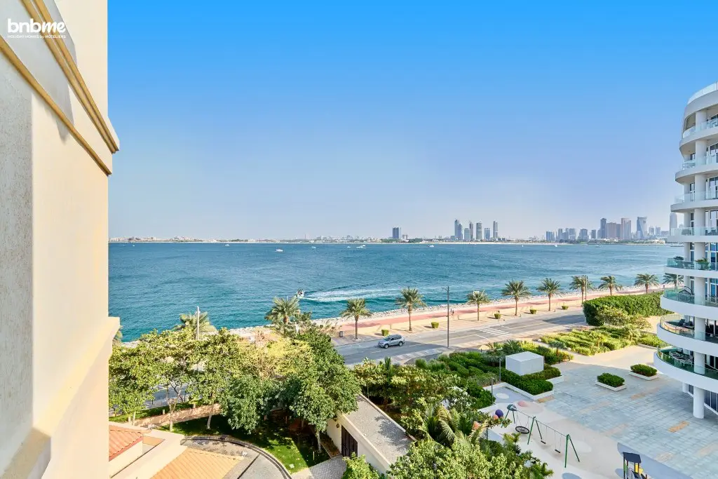 Апартаменты Bnbmehomes  Lux Living Redefined Palm Jumeirah - 507 — фото 1