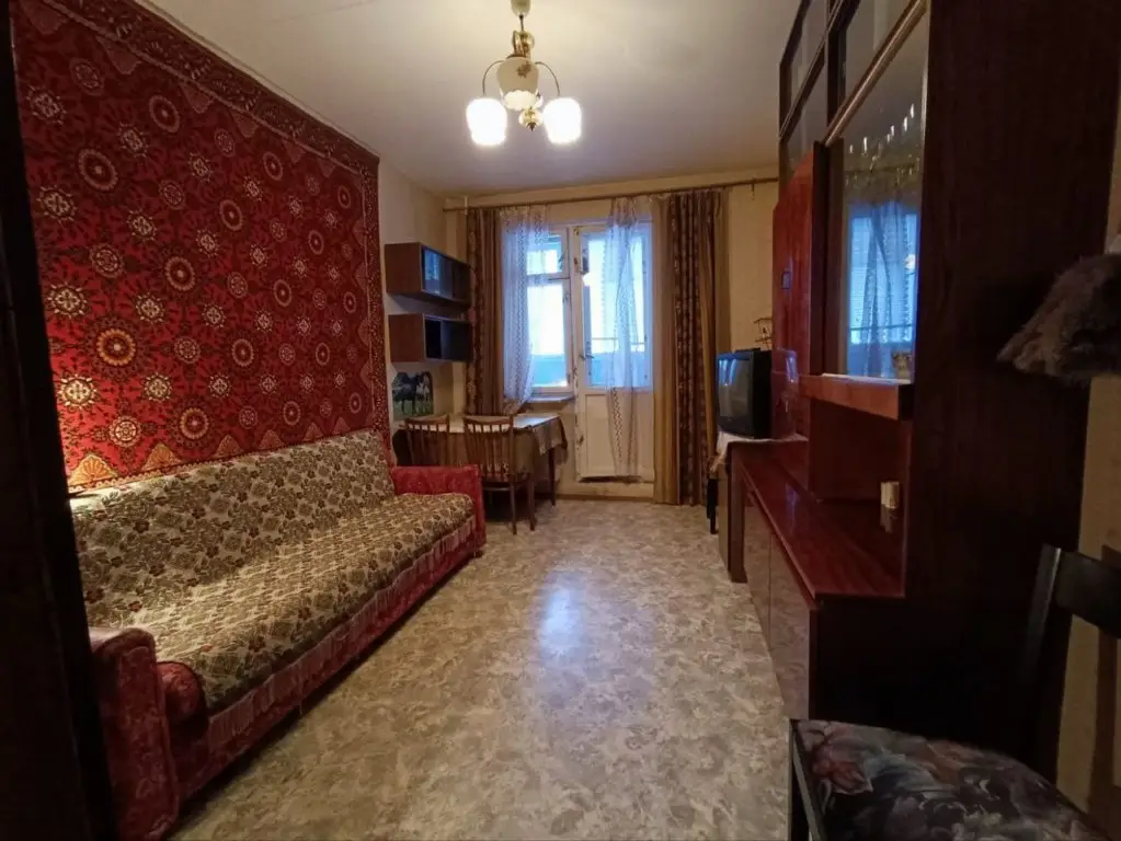 Колпино: Квартира 3 Отдельные Спальни и Кухня