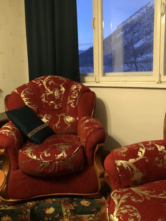 Кировск: Квартира трехкомнатная Кирова 54