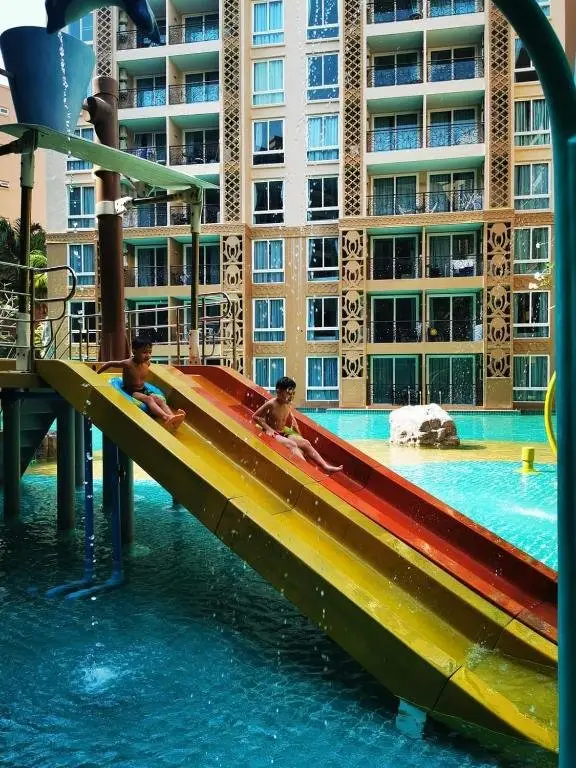 Паттайя: Atlantis condominium Jomtien by Richard