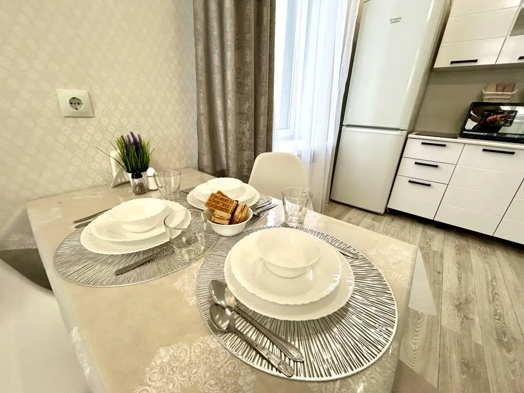 Уфа: Апартаменты Четыре Сезона Цветы Башкирии Мега М5 Аэропорт