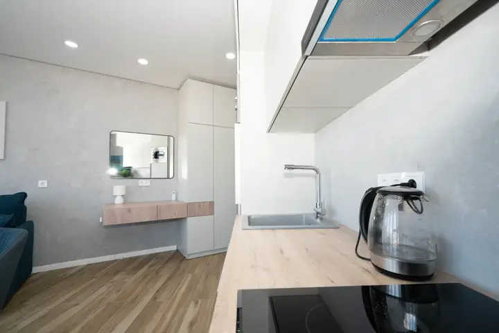 Алушта: Апартаменты с отдельной спальней LS-Lux-Soft Blue с видом на море и горы с 10 этажа