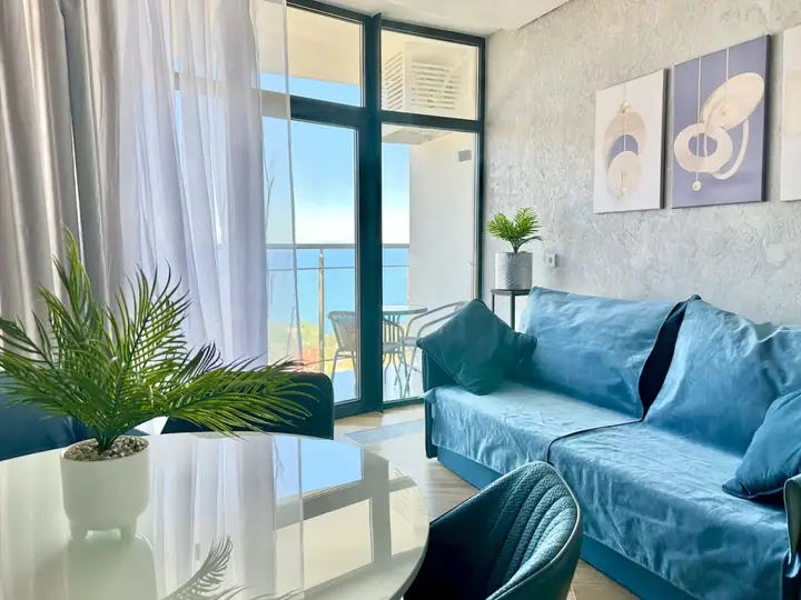 Алушта: Апартаменты с отдельной спальней LS-Lux-Soft Blue с видом на море и горы с 10 этажа