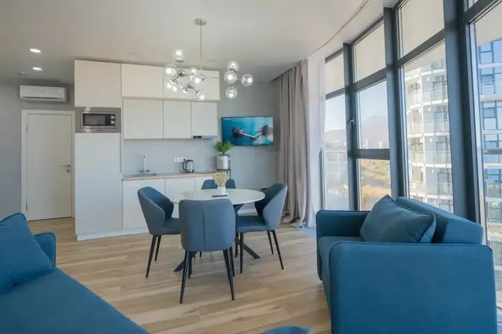 Алушта: Апартаменты с отдельной спальней LS-Lux-Soft Blue с видом на море и горы с 10 этажа