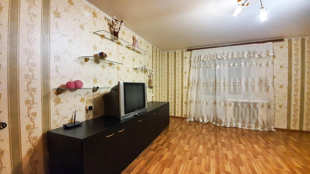По суткам 33 на проспекте Строителей 15Д — фото 1