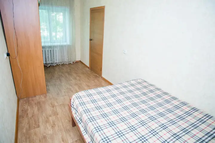 Владимир: По суткам 33 на улице Горького 77