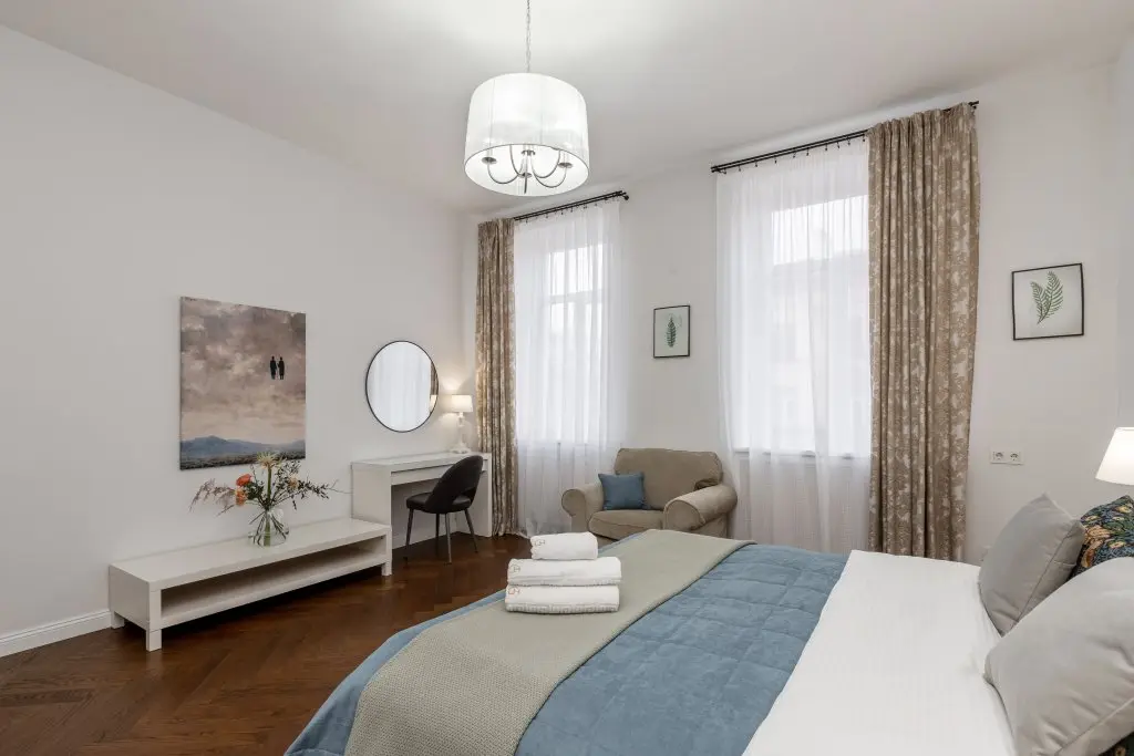 Минск: Апартаменты 4-комнатные HomeApart К.Маркса, 30